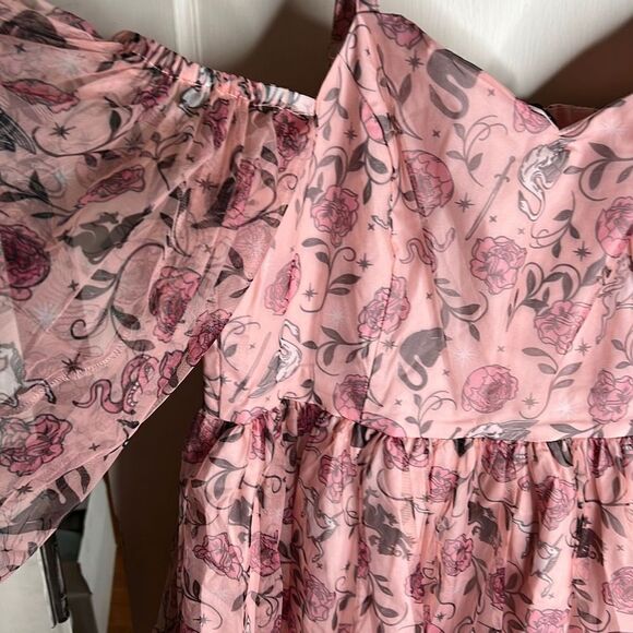 The School For Good And Evil Evers Cold Shoulder Dress Size Medium Nwt - Picture 4 of 8